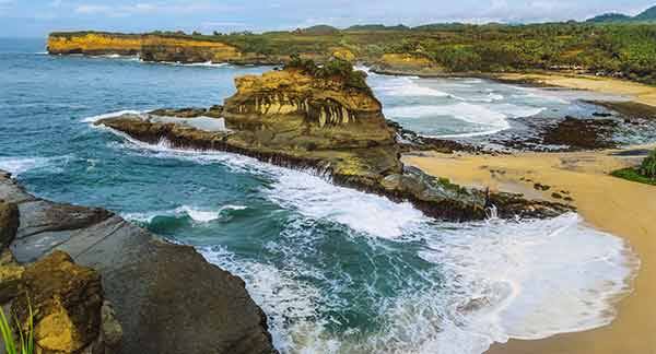 Wisata Pantai Padang - Padang