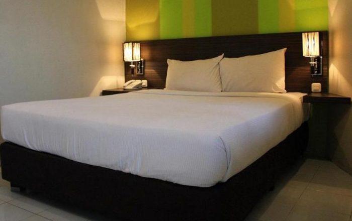 1 King Bed Pose In Hotel Yogyakarta