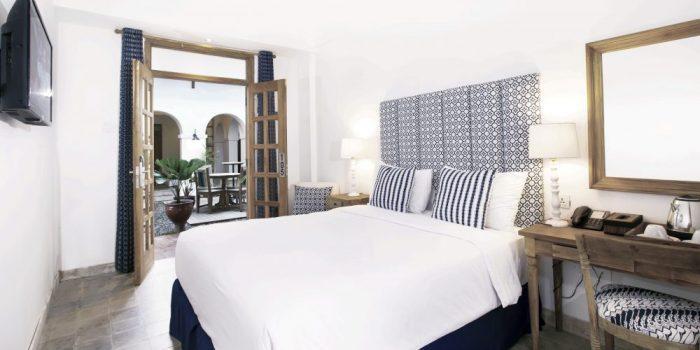 deluxe double room hotel adhisthana