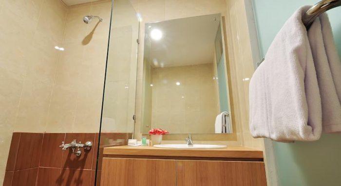 Fasilitas Kamar Mandi Hotel Tickle Jogja