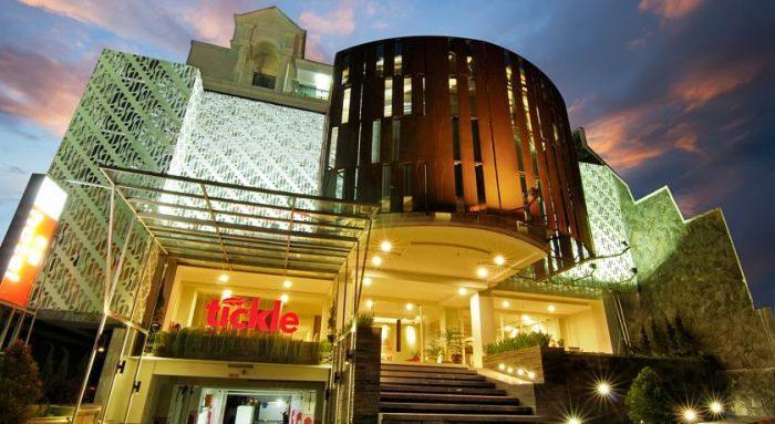 Tampak Depan Tickle Hotel Jogja