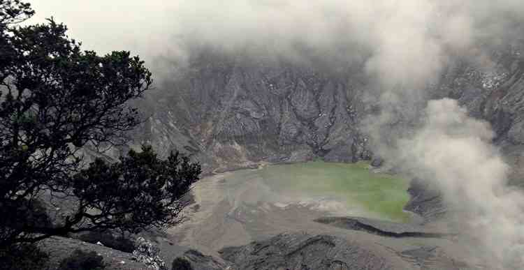 Gunung Tangkuban Perahu